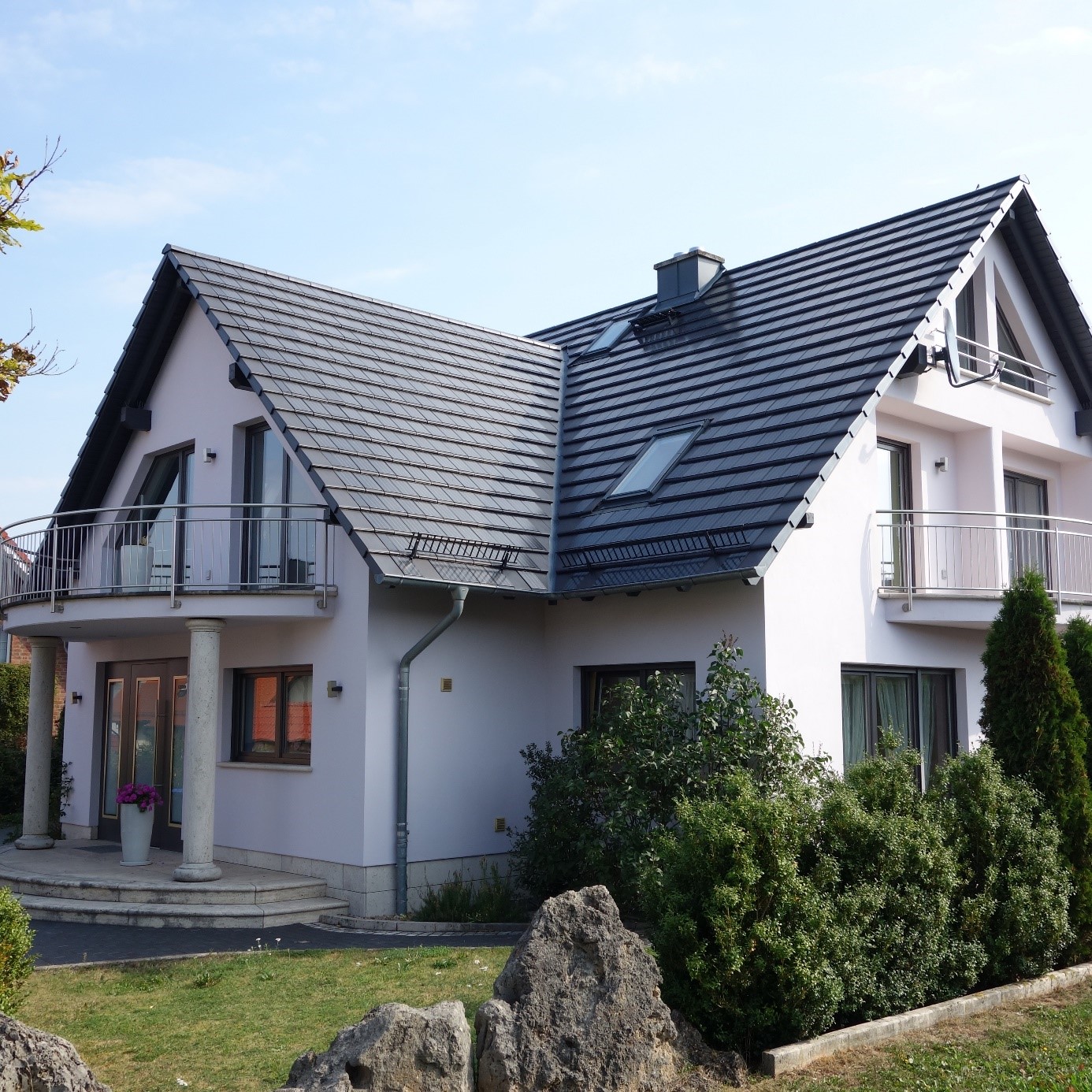 autarq_solardachziegel integriert in ein fertiges Haus