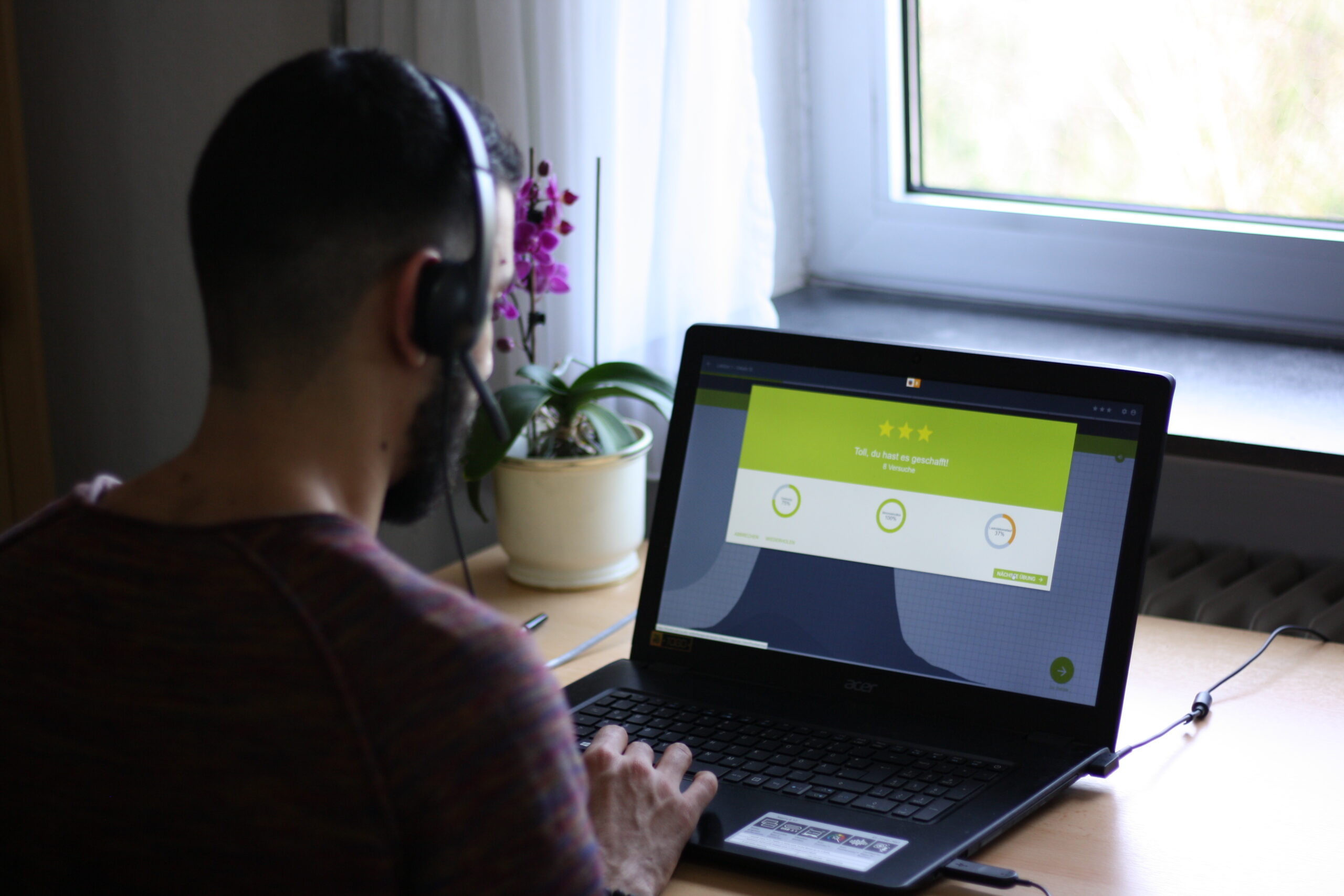 Person die die Software von speechagain nutzt