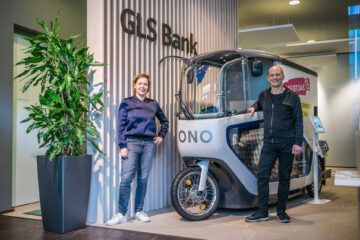 Inga Töller, Head of Marketing and Communication ONOMOTION GmbH und Alexander Schenkel, Firmenkundenbetreuer GLS Gemeinschaftsbank eG