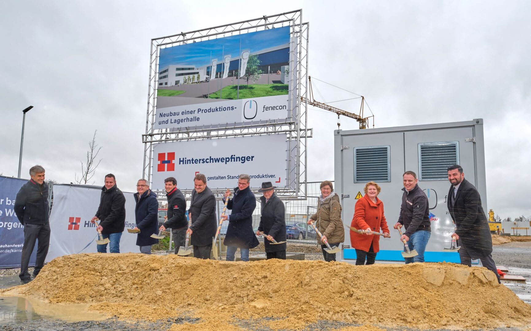 Bild dass den Spatenstich der neuen FENECON Produktions- und Lagerhalle zeigt.