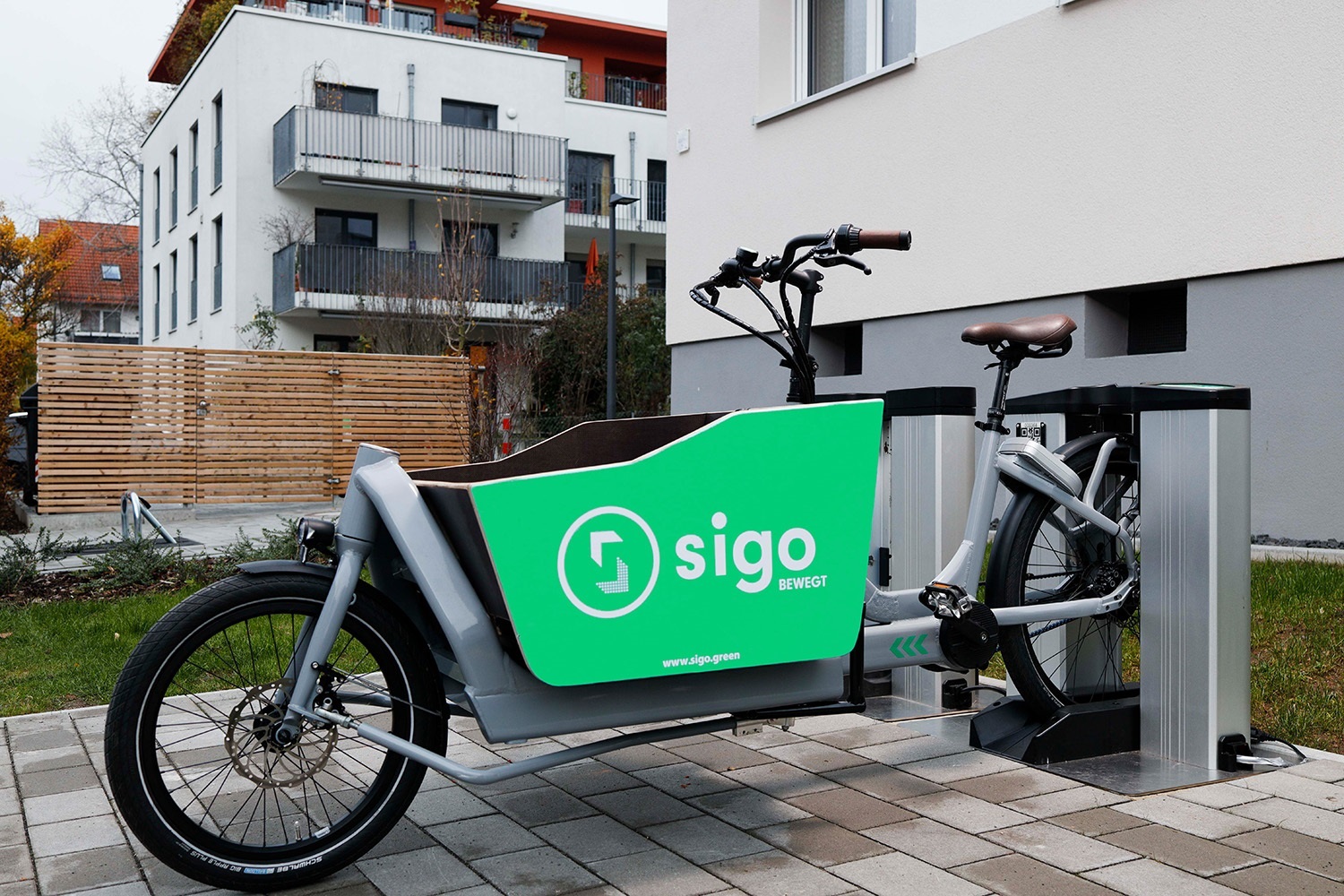 sigo-GmbH_E-Lastenrad_Haus-bei-Tag