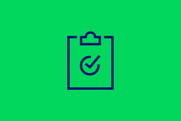 Ein Icon eines Klemmbretts mit einem grünen Haken vor grünem Hintergrund im Design der GLS Crowd