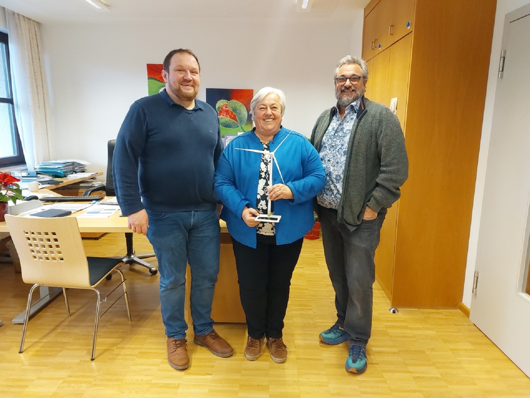 Zu sehen sind Peter Wagner, Bürgermeister der Gemeinde Aying, Barbara Bogner, Bürgermeisterin der Gemeinde Sauerlach, Michael Falkenhahn, Bürgermeister der Gemeinde Otterfing.